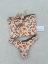 Load image into Gallery viewer, Monarch butterflies X Brown
