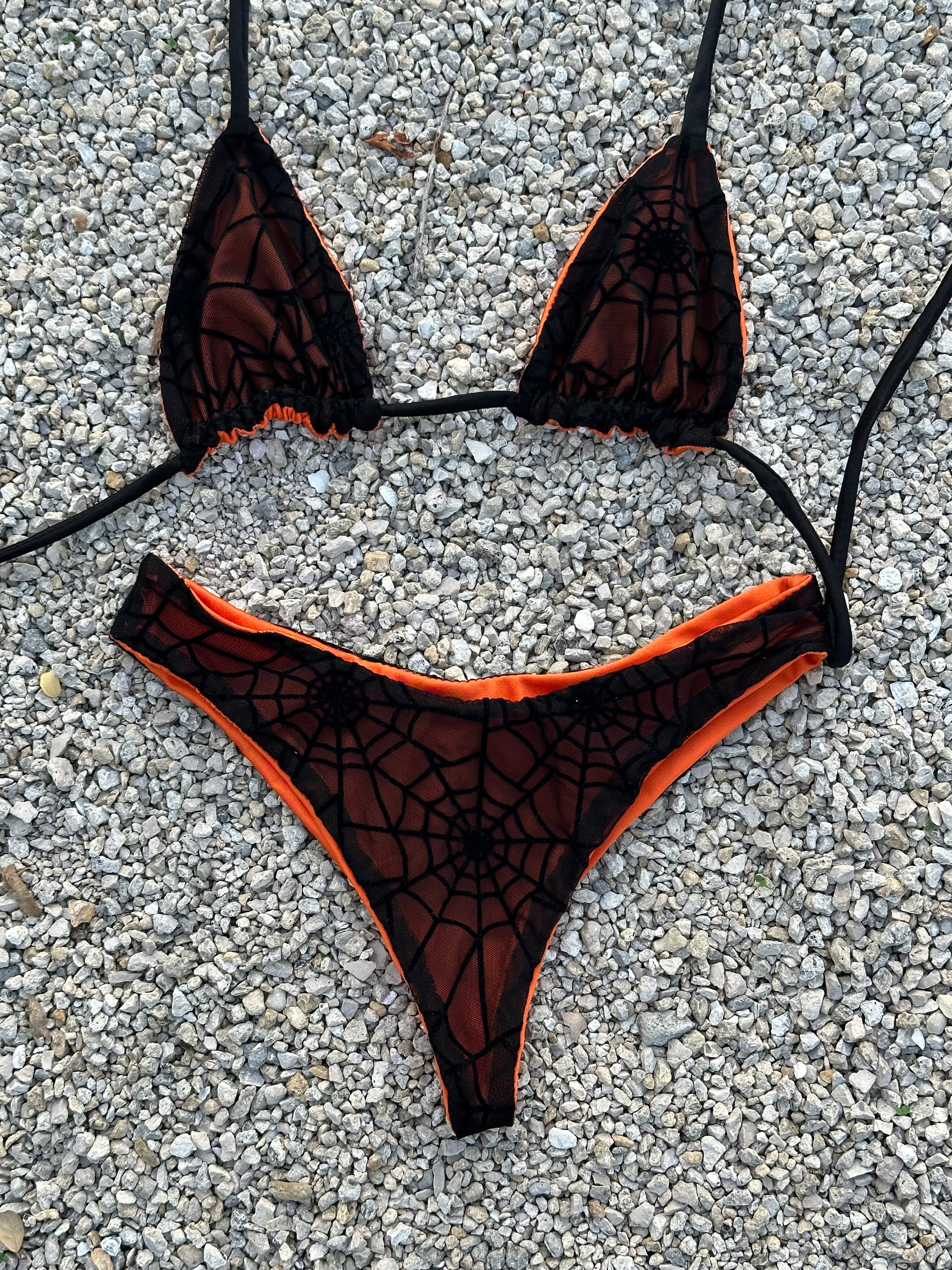 Spooky Kinis